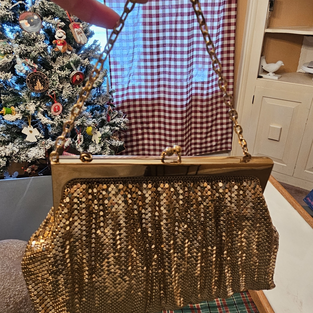 Whiting And Davis Elegant Gold Evening Bag VINTAGE ITEM - Picture 2 of 4